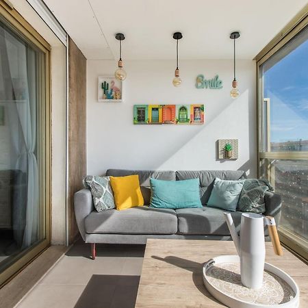 Lb Vacation Rentals I Admire Panoramic Ocean Views Through Walls Of Windows Кан Екстериор снимка