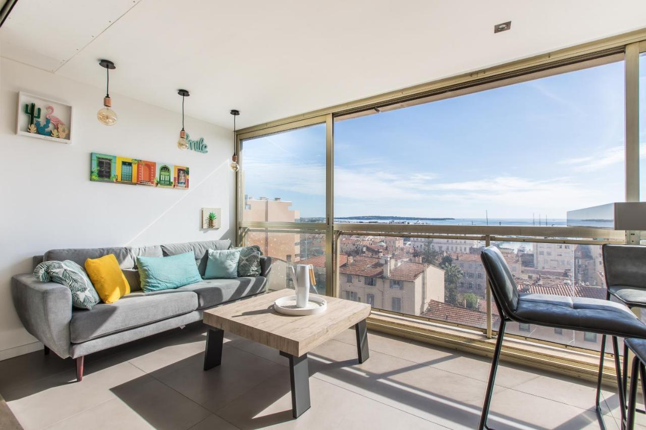 Lb Vacation Rentals I Admire Panoramic Ocean Views Through Walls Of Windows Кан Екстериор снимка
