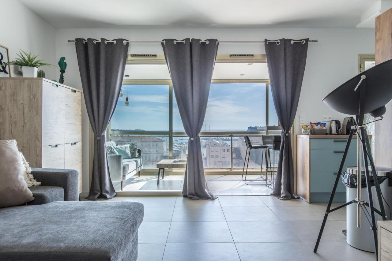 Lb Vacation Rentals I Admire Panoramic Ocean Views Through Walls Of Windows Кан Екстериор снимка