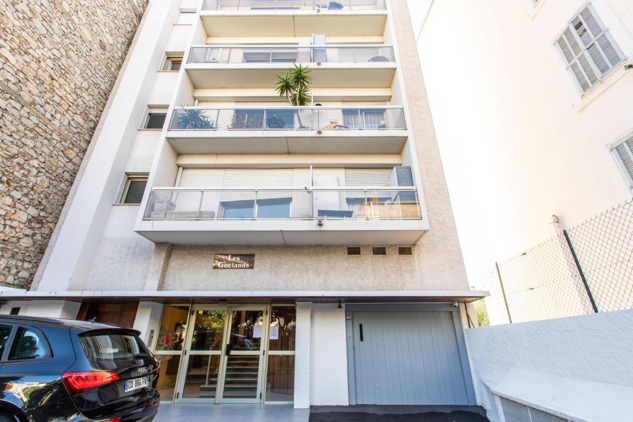 Lb Vacation Rentals I Admire Panoramic Ocean Views Through Walls Of Windows Кан Екстериор снимка