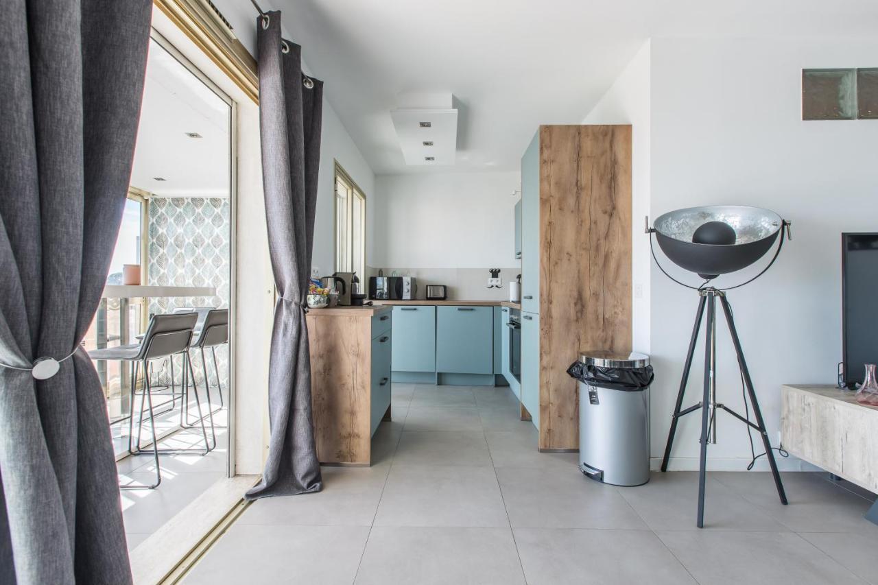 Lb Vacation Rentals I Admire Panoramic Ocean Views Through Walls Of Windows Кан Екстериор снимка